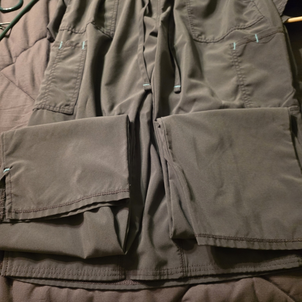 Gray V-Neck Scrub Set - Picture 2 of 4